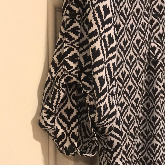 Black and white geometric patterned blouse - Picture 4 of 6